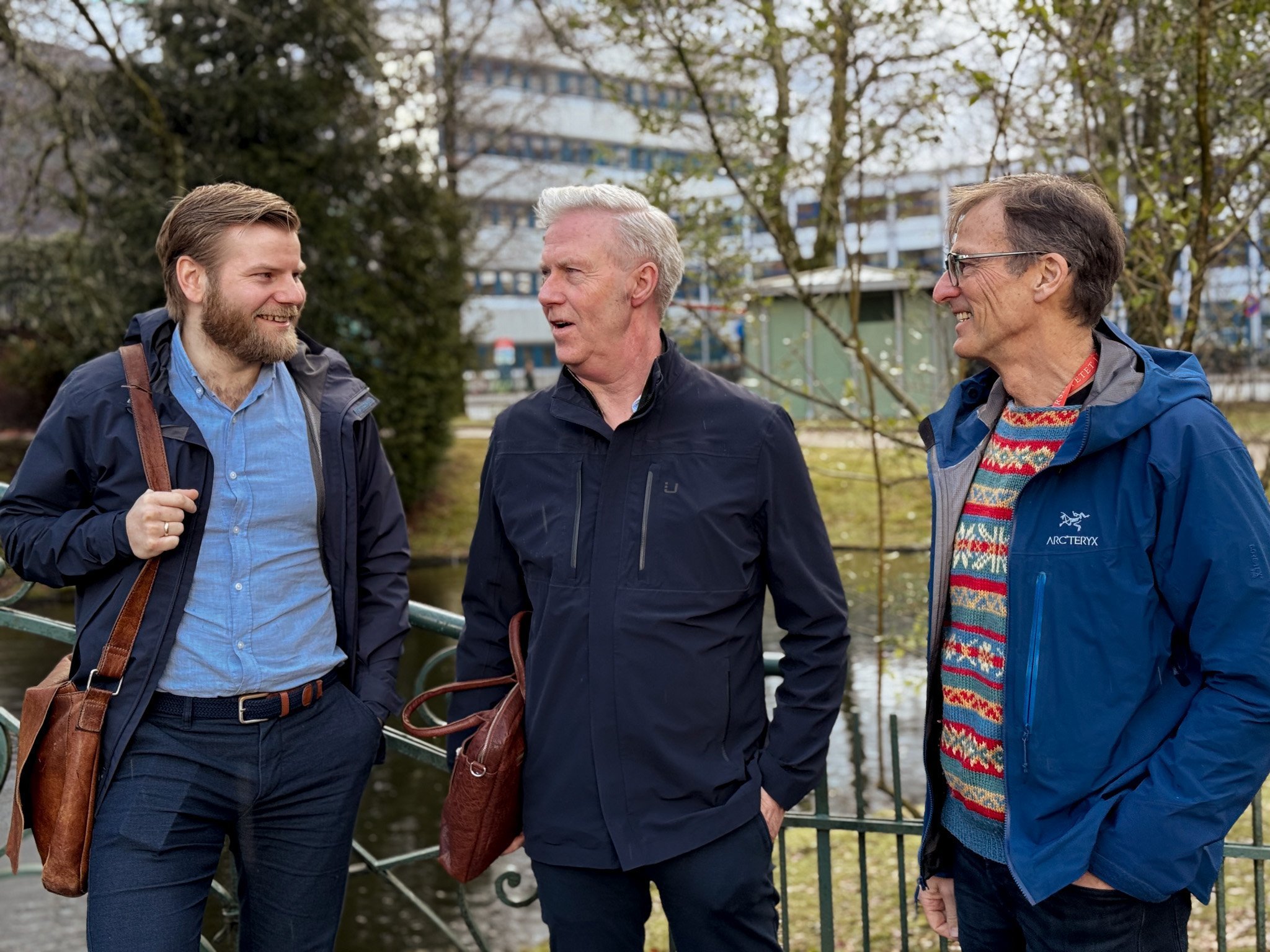 AI-prosjekt ved Universtitetet i Bergen Christian Bru (utvikler Fjordbyte), Erik Røed (selger Fjordbyte) og Olav Tenstad (professor det medisinske fakultet UiB)