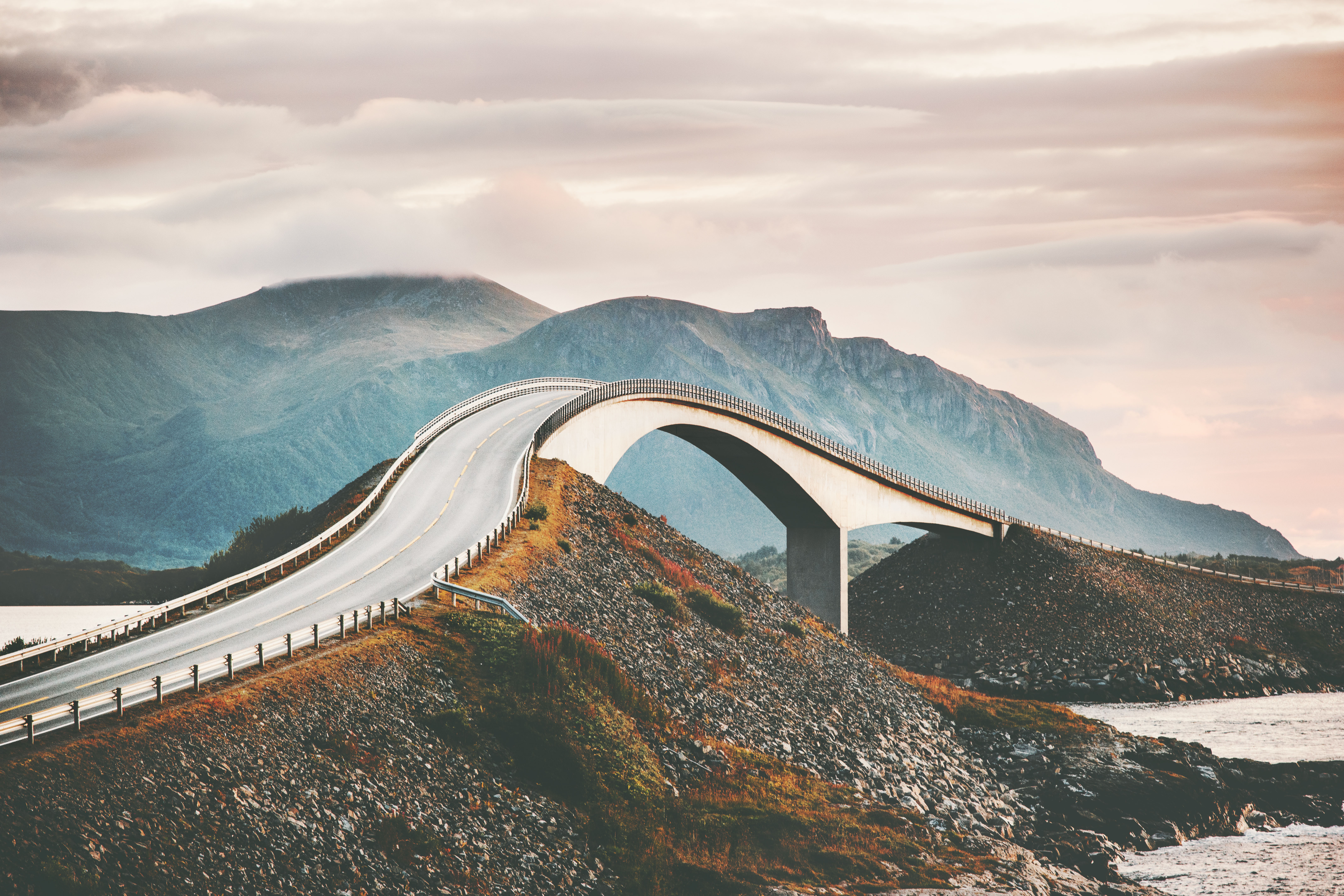AdobeStock_179253709_Storseisundet Bridge, Norway